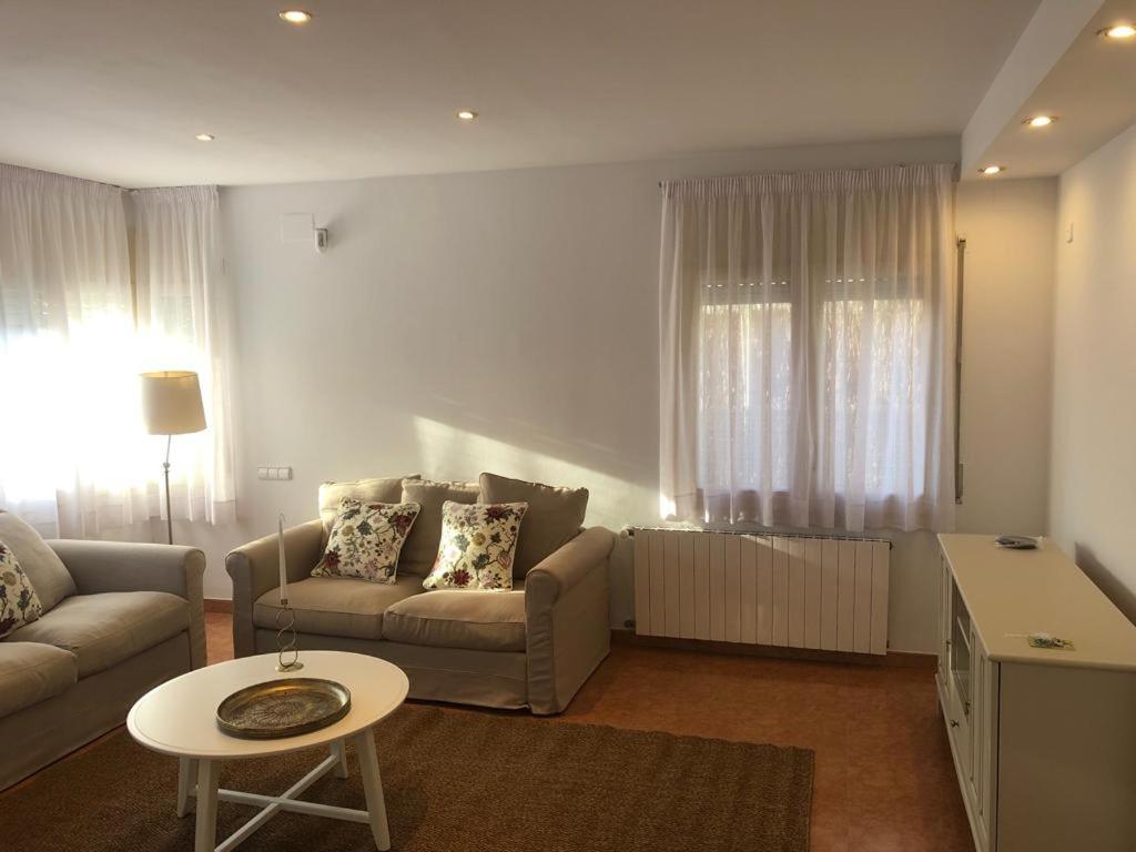 Casa Veuras Girona - Montiliviヴィラ エクステリア 写真