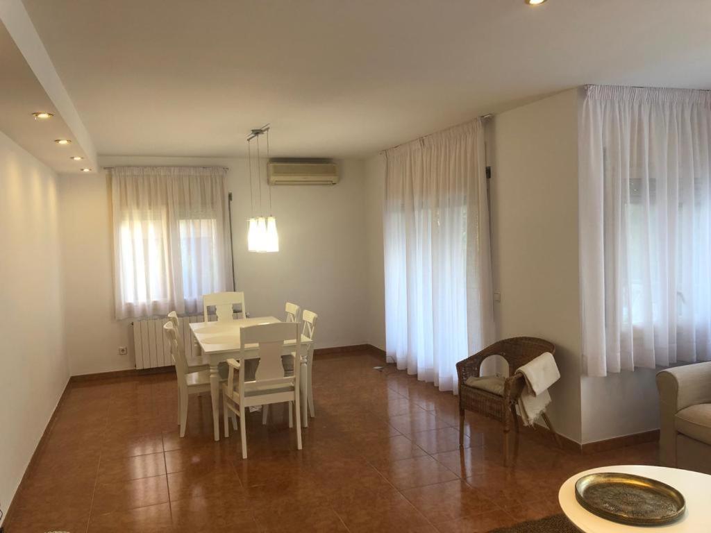 Casa Veuras Girona - Montiliviヴィラ エクステリア 写真