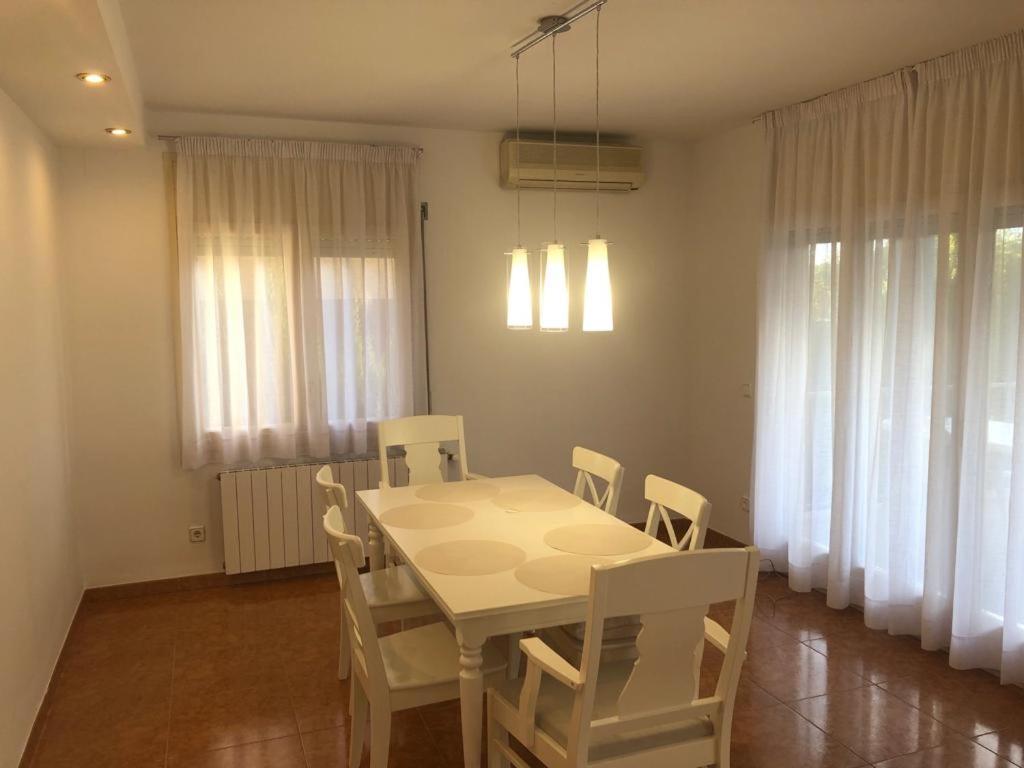 Casa Veuras Girona - Montiliviヴィラ エクステリア 写真